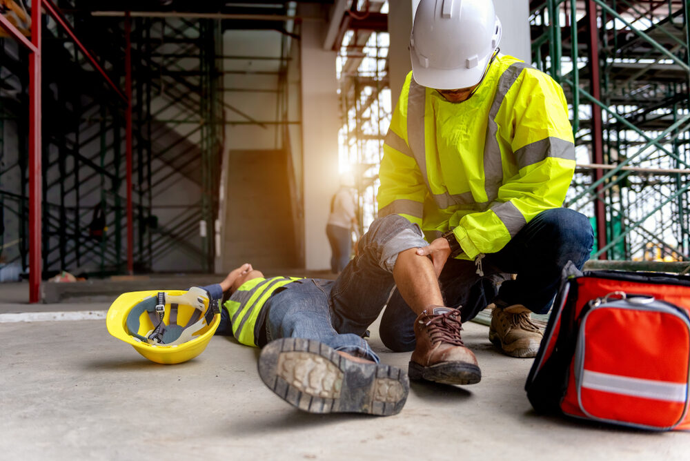 Jersey City Worker Awarded $2 Million Settlement After Severe Injury at Liberty State Park Construction Site first aid being administered to a coworker at a construction site after an accident