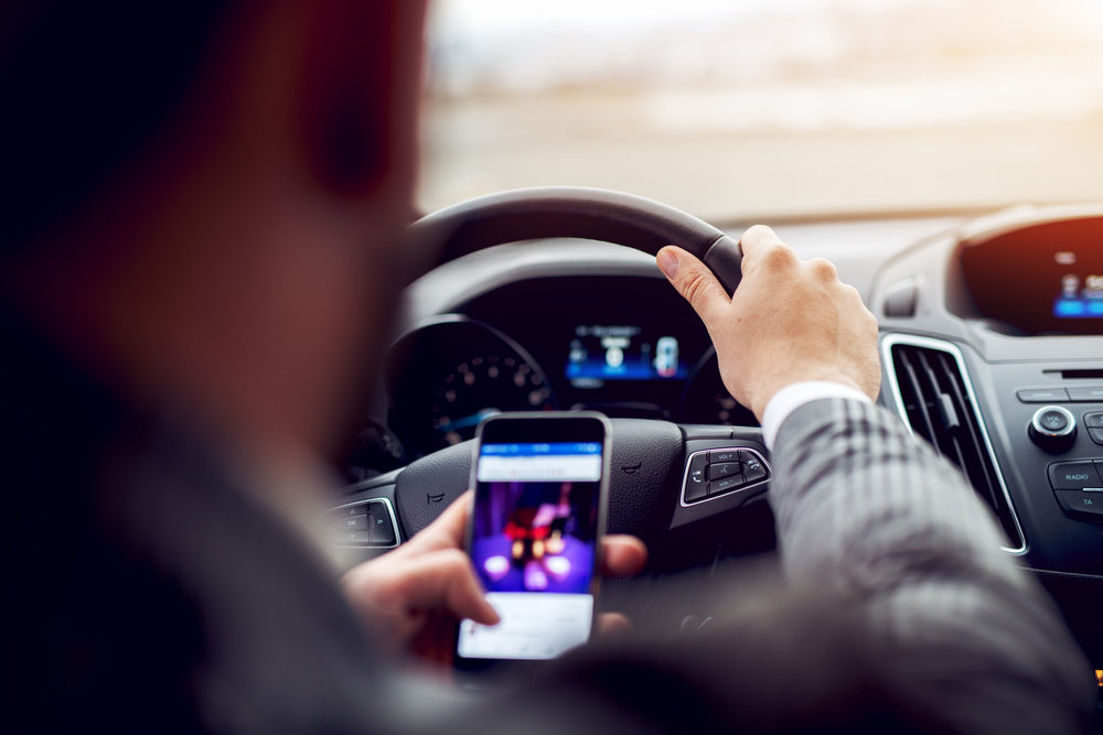 You Can’t Hold Your Cell Phone While Driving In Virginia. Now It’s The Law!
