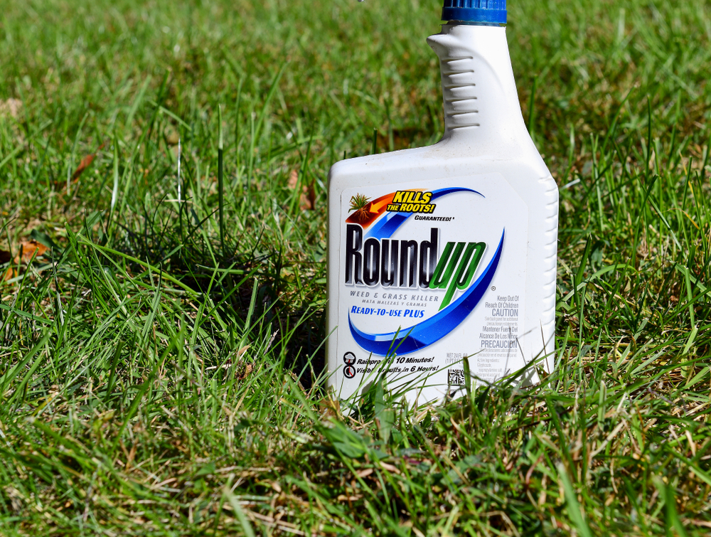 Roundup Maker to Pay $10 Billion to Settle Cancer Suits - The New York Times